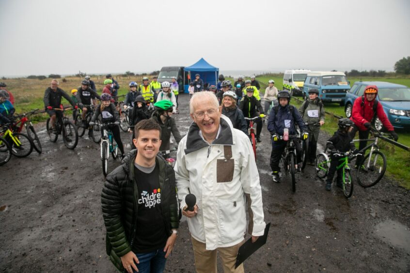 Saul Sievwright (STV) and Ivor Morton (Rotary Club of Claverhouse) at the start line with participants.