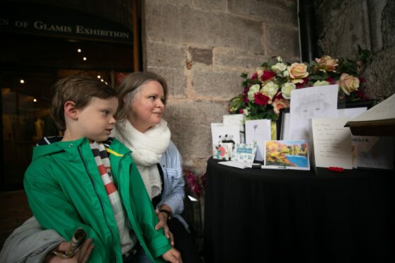 Pamela Fairbairn from Kilmarnock and four-year-old son Max view cards and messages at Glamis Castle. Pic: Kim Cessford/DCT Media.