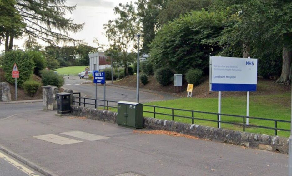 Dunfermline vaccine clinic moves to Lynebank Hospital