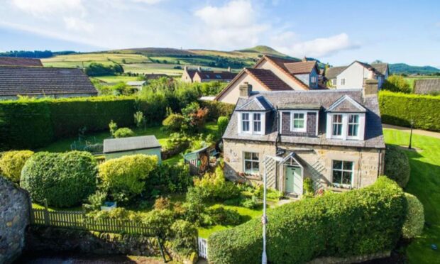 A beautiful detached cottage near Falkland.