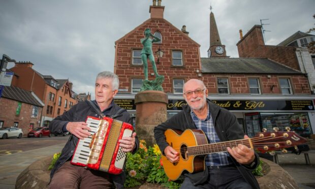Monifieth musicians Liam McFadden (left) and Colin Cosgrove play to the accompaniment of Peter Pan in Kirrie Square. Pic: Steve MacDougall/DCT Media.