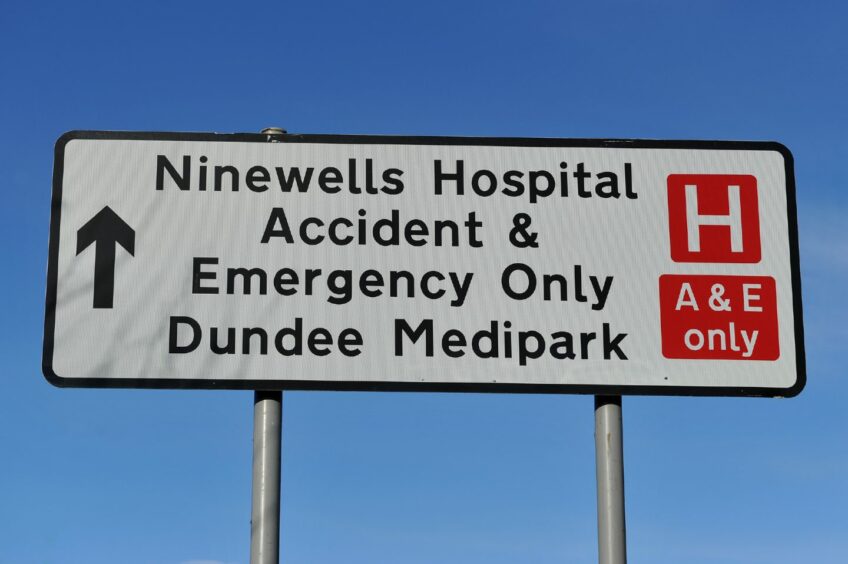 Sign for Ninewells Hospital A&E. 
