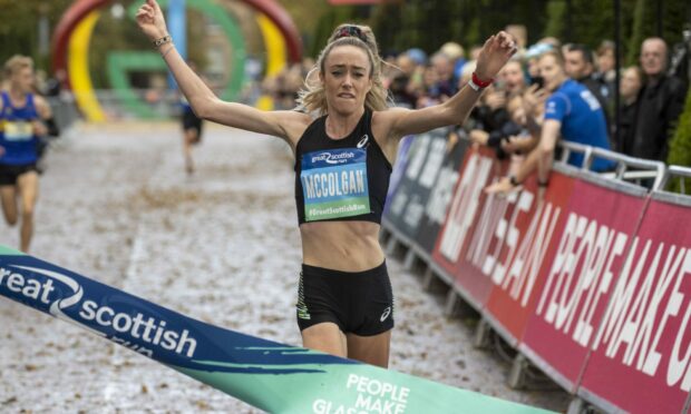 Eilish McColgan wins Great Scottish Run.