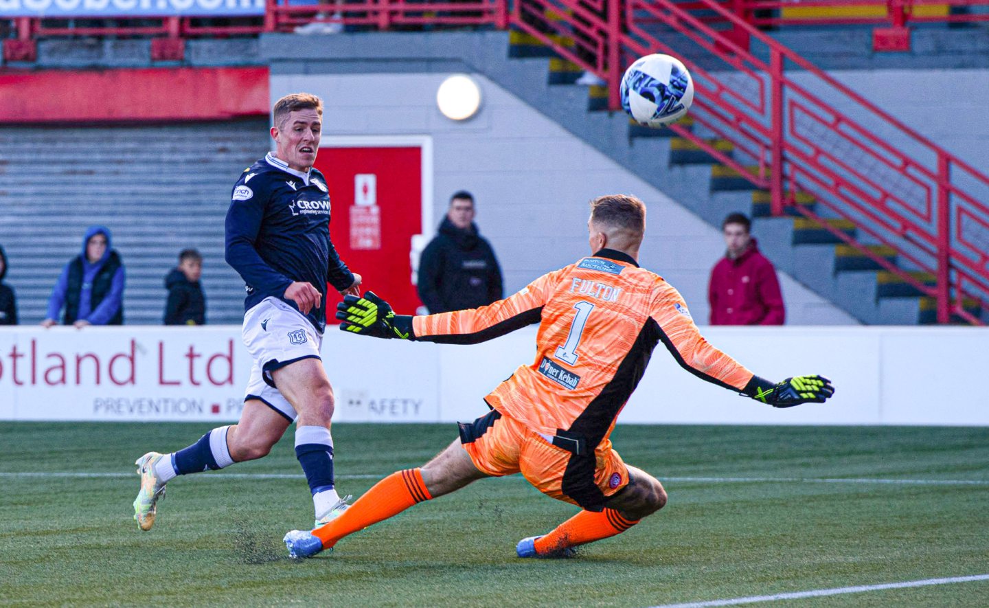 Luke McCowan makes it 2-0 for Dundee.