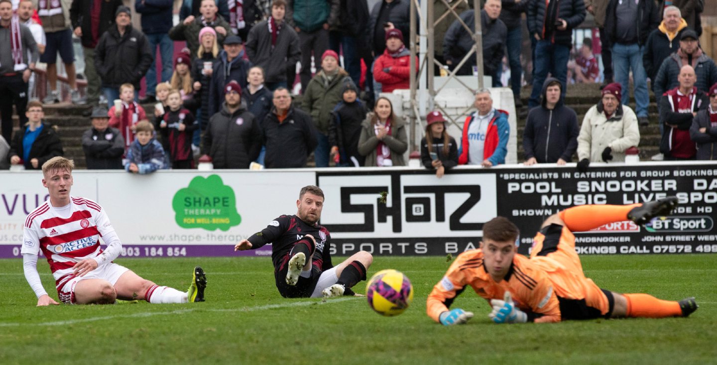 Bobby Linn watches on as his strike goes past Jamie Smith in the Hamilton goal to put Arbroath 1-0 up. Image: SNS.