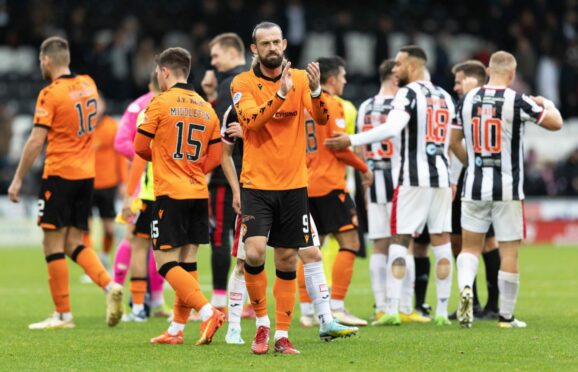 Fletcher salutes the travelling fans after United's defeat at St Mirren. Image: SNS