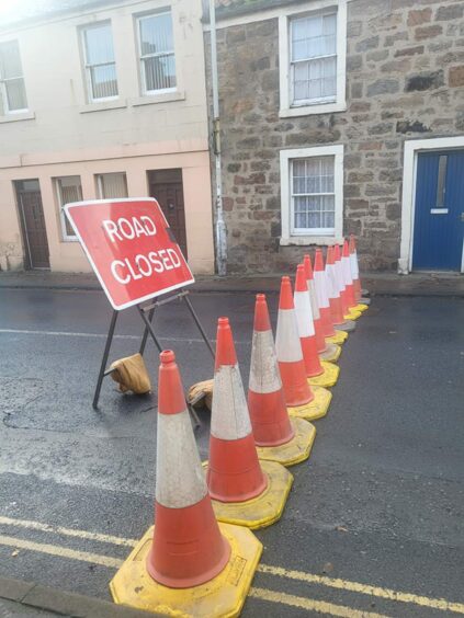 Road closure signs are in place on the A917 in Anstruther. Image: Lindsay McKinstray.