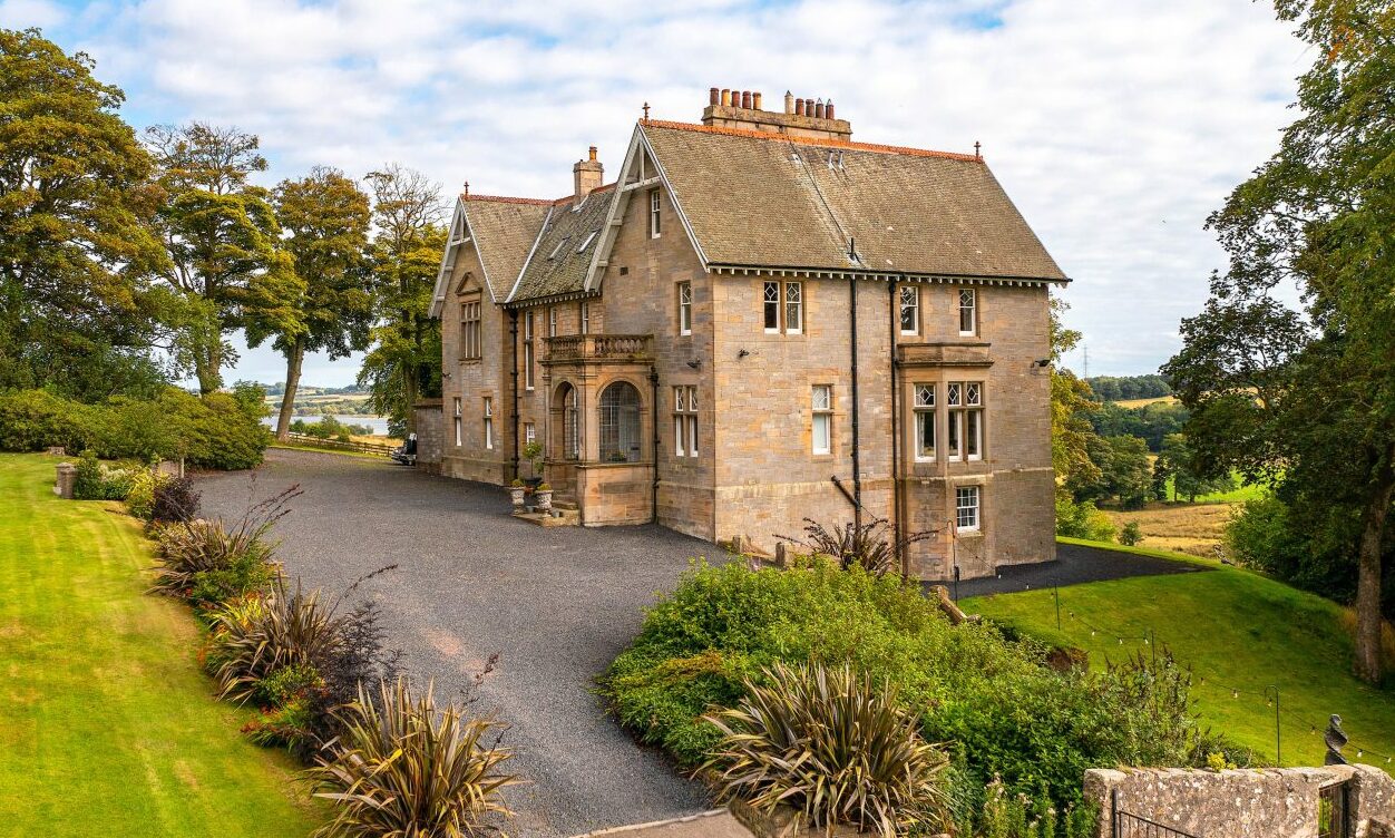 Inside the Fife country house that's available for £3,500 a weekend