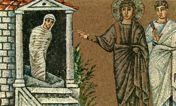 Christ raising Lazarus from the dead, c.550 AD mosaic from the Basilica of Sant'Apollinare Nuovo, Ravenna, Italy. Image: Douglas Speirs