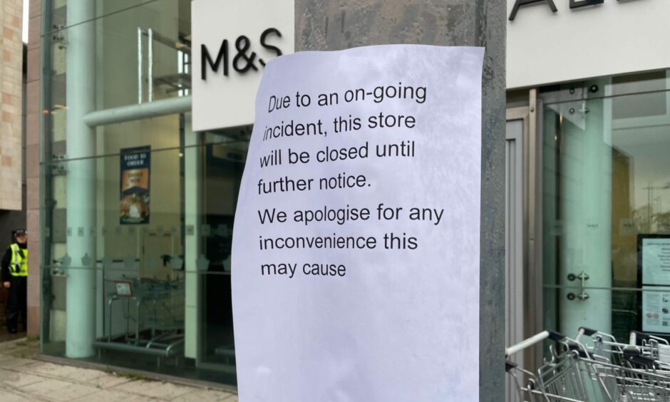 Dundee M&S closed sign.