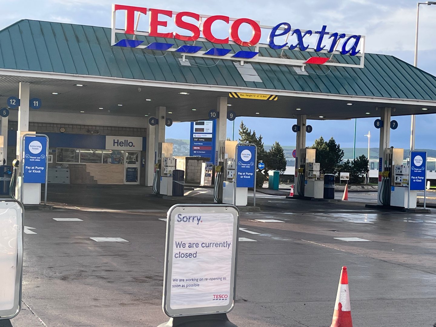 dundee-tesco-riverside-petrol-station-closed-following-crash