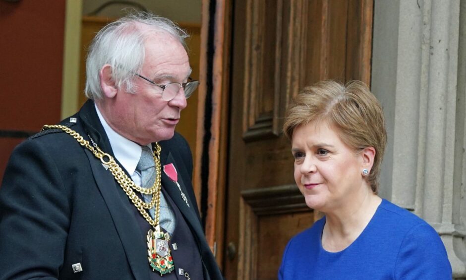 First Minister Nicola Sturgeon is greeted by Fife Provost Jim Leishman.