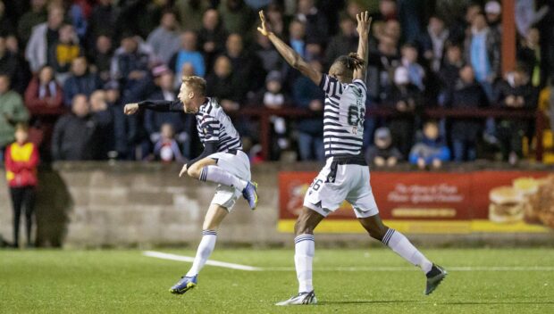 Queen's Park celebrate after going 2-1 up against Dundee (Image: SNS).