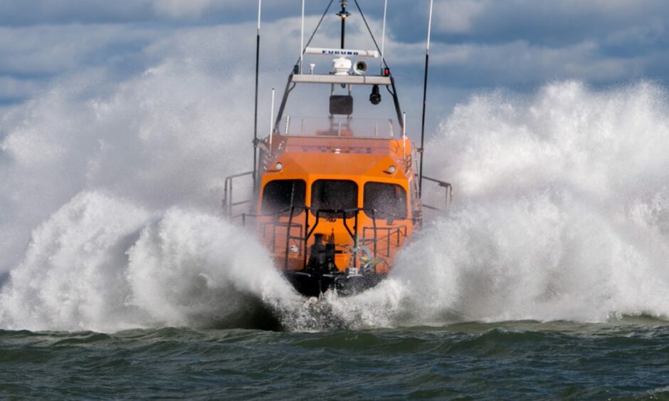 Shannon-class lifeboat in action.