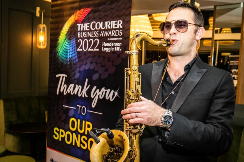 Konrad plays for guests arriving at the Courier Business Awards 2022