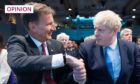 Photo shows Jeremy Hunt and Boris Johnson shaking hands.