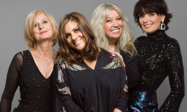 Julia Fordham, Rumer, Judie Tzuke and Beverley Craven perform Woman To Woman.