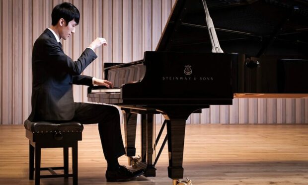 Pianist Eric Lu.