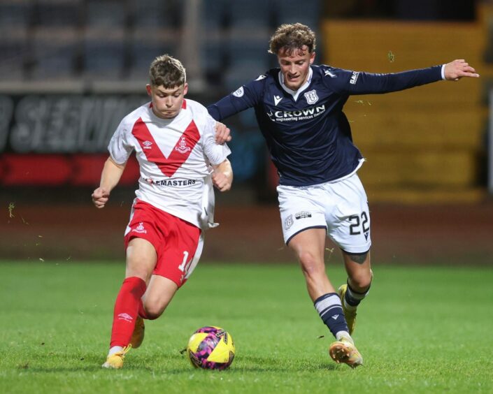 Ben Williamson takes on Airdrieonians. Image: David Young/Shutterstock.