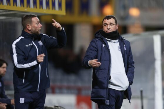 Dundee manager Gary Bowyer and assistant Billy Barr. Image: Shutterstock/David Young.