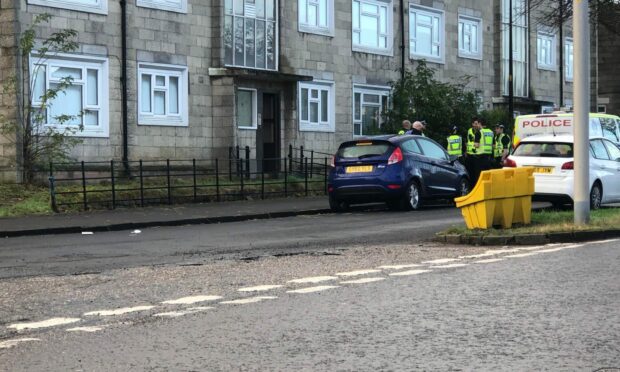 Police arrived at Balunie Avenue in the Douglas area of Dundee. Image: James Simpson/ DC Thomson