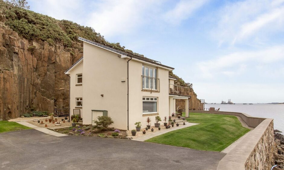 Taigh Na Rubha sits by the North Queensferry waterfront. Image: Thorntons Property Services
