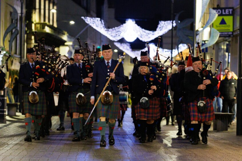 The parade led by Perth Pipe Band and Rhythm Wave. Image: Kenny Smith/DC Thomson.