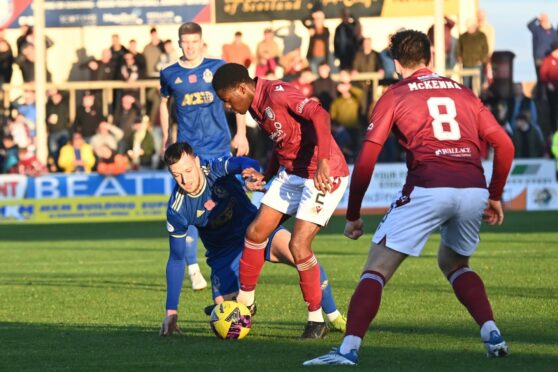 Arbroath defender Marcel Oakley keeps the ball from Connor Scully of Cove Rangers. Image: Kami Thomson/DC Thomson