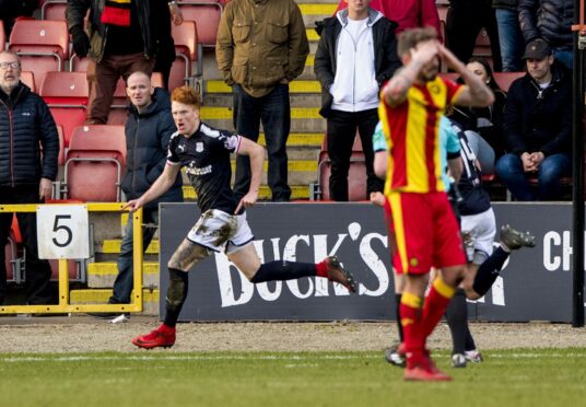 Simon Murray celebrates finding the net against Partick Thistle in 2018 (Image: SNS).