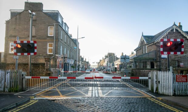 The Broughty Ferry level crossing on Gray Street. Image: Steve Brown/DC Thomson.