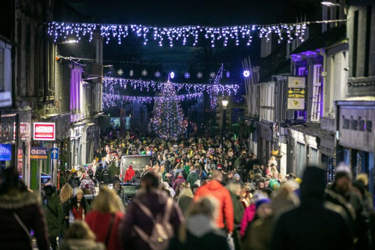 Dunfermline Christmas lights disappointment as kids miss Santa