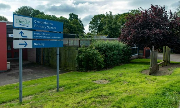 A part-time traffic ban is now in place around Craigiebarns Primary in Dundee. Image: Steve Brown/DC Thomson.