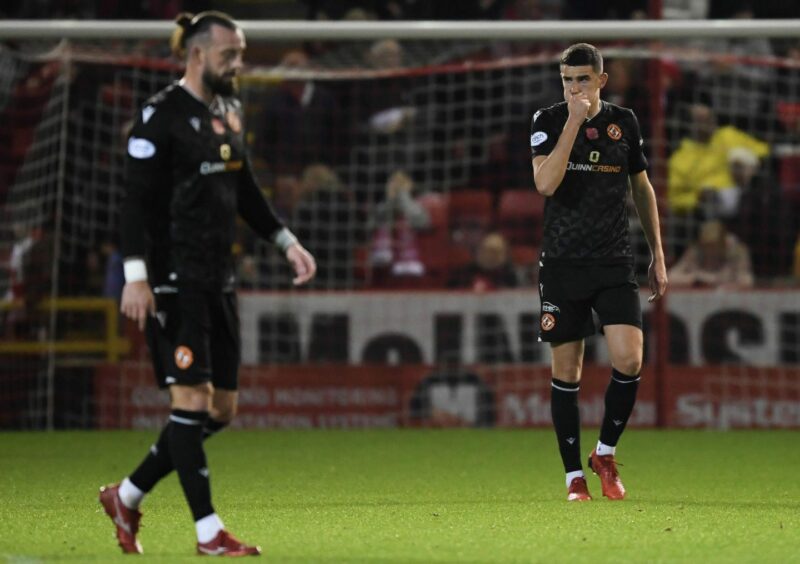 Gutted Dundee United players Steven Fletcher and Ross Graham walk off pitch after loss against Aberdeen.