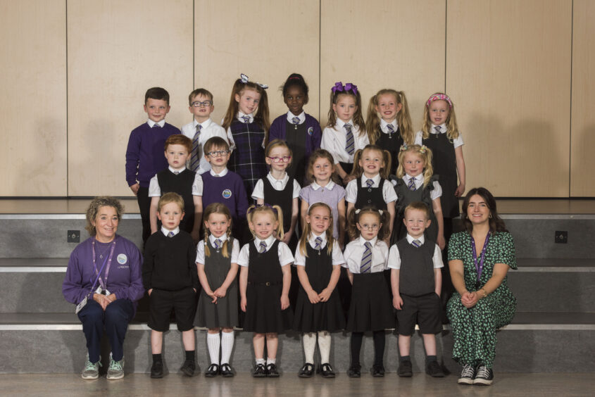 Tayview Primary School, P1F with Miss Forbes and Mrs Macleish.