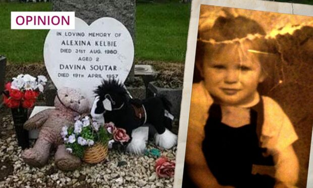 Image shows Alexina Kelbie's gravestone, with soft toy tributes on the ground, and a snapshot of the toddler.