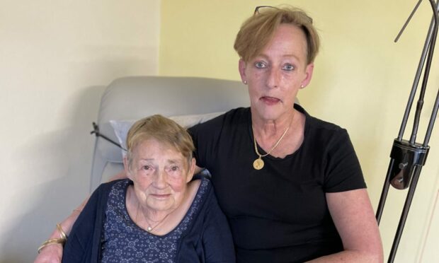 Lindsay McFadyen, right, was surprised when Shirley was released from hospital earlier than expectd. Image: Lindsay McFadyen.