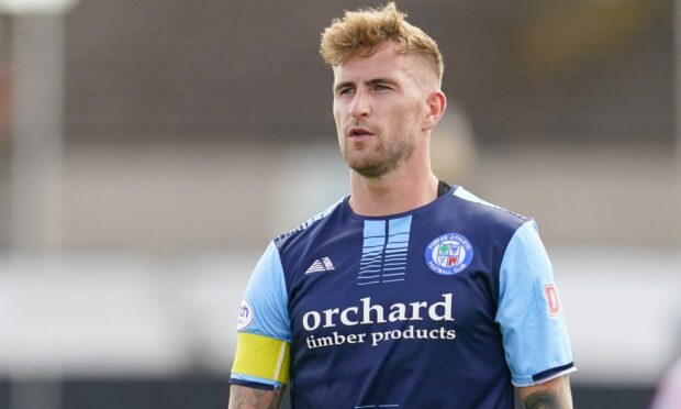 Forfar captain Craig Slater couldn't inspire Ray McKinnon's side to victory. Image: SNS