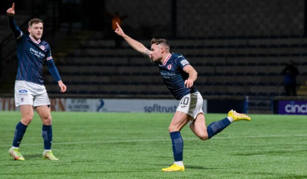 Jamie Gullan and Lewis Vaughan are two players who could start this weekend. Image: SNS.