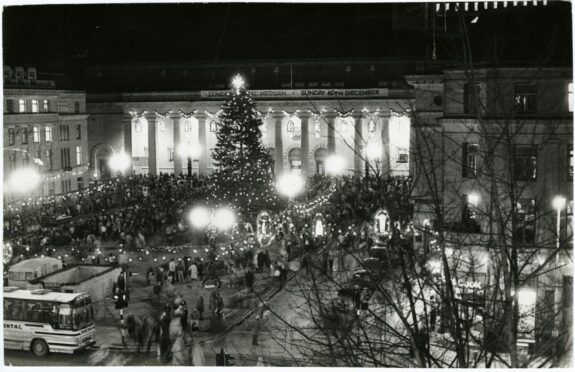 The Christmas tree has had pride of place in the city square since the 50s. 7 December 1984. Image: DC Thomson.