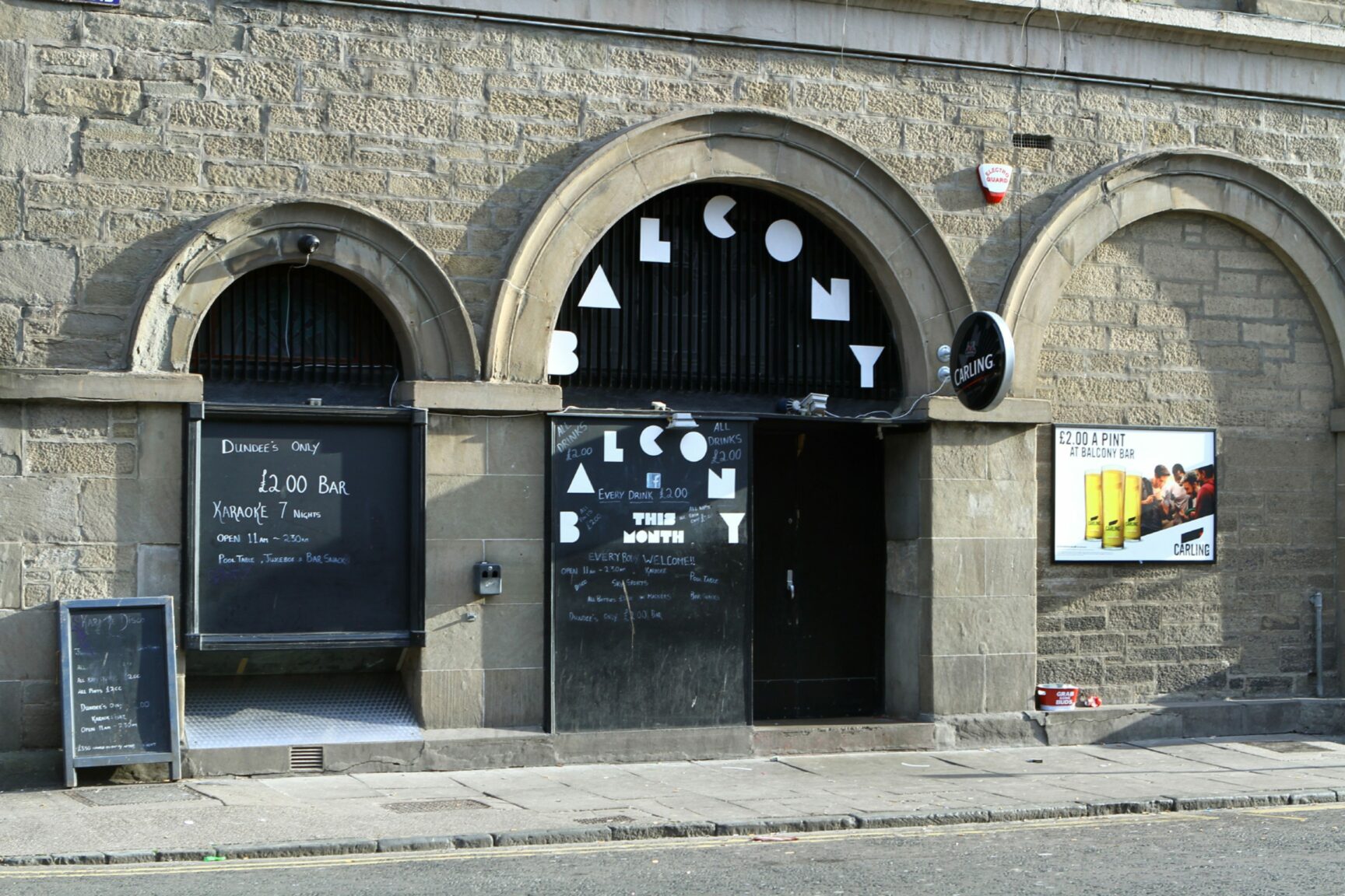 Man cleared after Royal Marine 'glassed' in Dundee pub