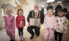 Lord Provost Bill Campbell with (from left) Lily Tolmie, Molly McIlravey, Maddison Cowan and Fatimah Saghir at Coldside Nursery. Image: Mark Thomas/Dundee City Council.