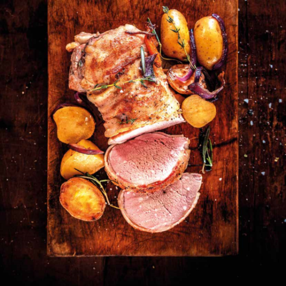 Dry-aged pork sirloin with crackling (tenderloin) is one of the alternatives to turkey