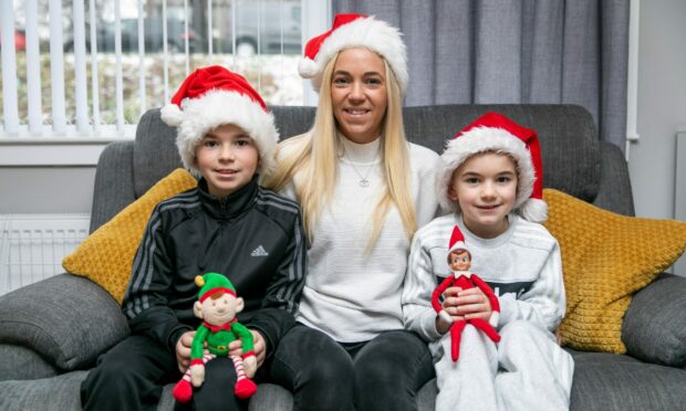Elf competition winner Stacey Campbell with sons Tommi and Lochlan Macleod and elves Jerry and Jinxy. Image: Steven Brown/DC Thomson.