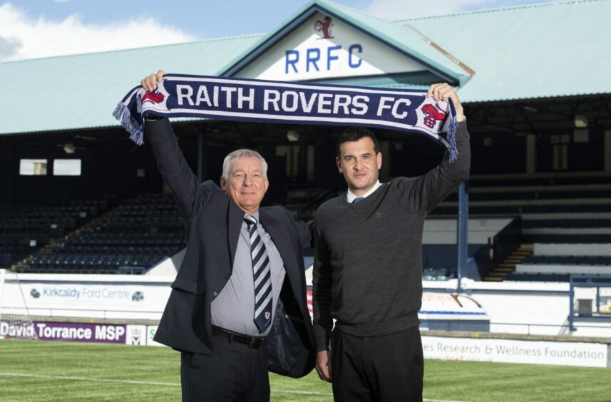 MacDonald with Rovers manager Ian Murray. Image: SNS.