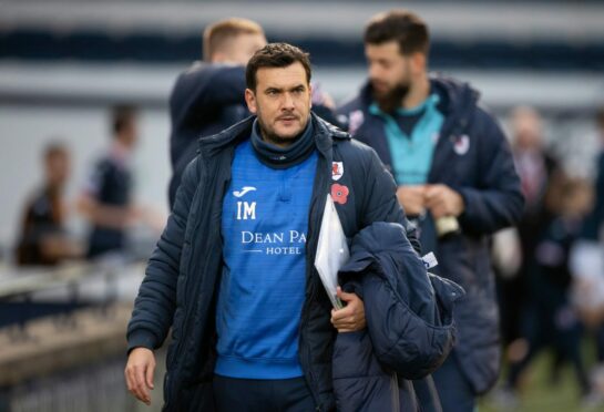 Raith Rovers manager Ian Murray walks down the touchline with a clipboard in his hand. Image: SNS.