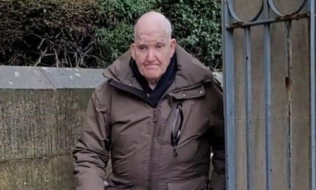 Forfar paedophile Alistair Lee leaves Dundee Sheriff Court.