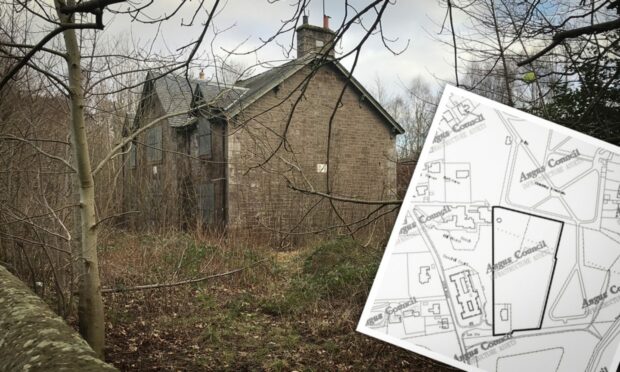 An old stone house sits on the former Lour Road market garden site. Image: Graham Brown/DC Thomson
