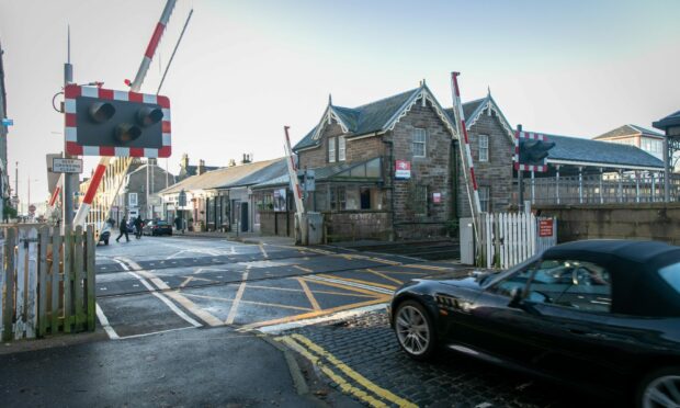 The level crossing on Gray Street in Broughty Ferry. Image: Steve Brown/DC Thomson