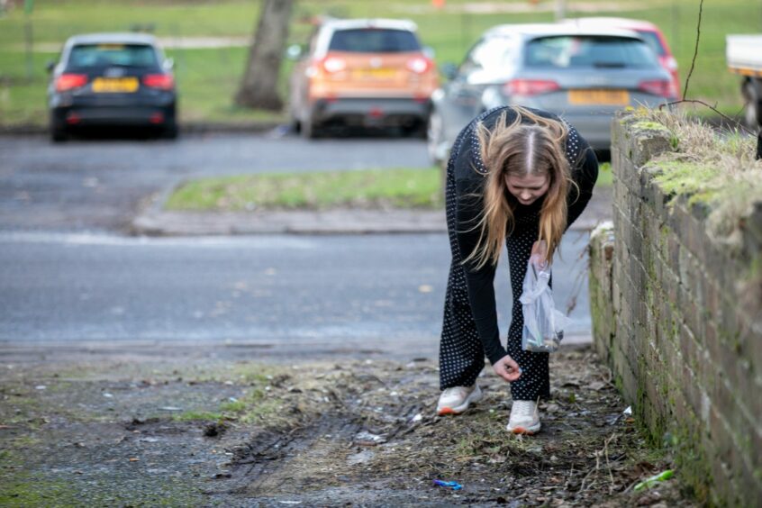 Reporter Joanna Bremner collecting discarded disposable vapes in Kirkcaldy. 
