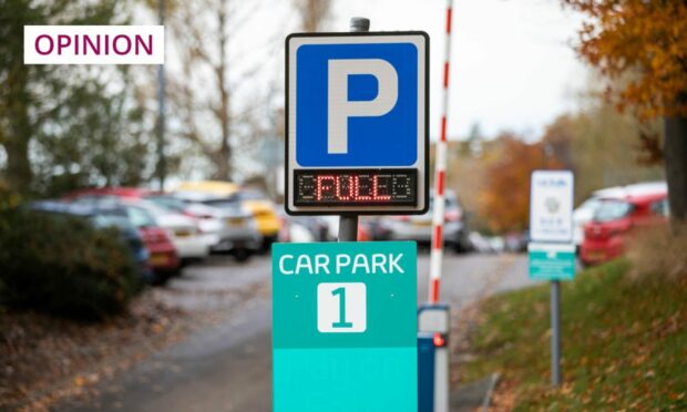 Parking sign with an elecronic sign under it, which reads 'Full'